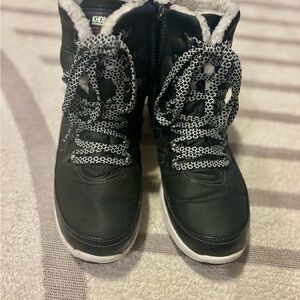 Khombu Black Winter Boots with White Accents